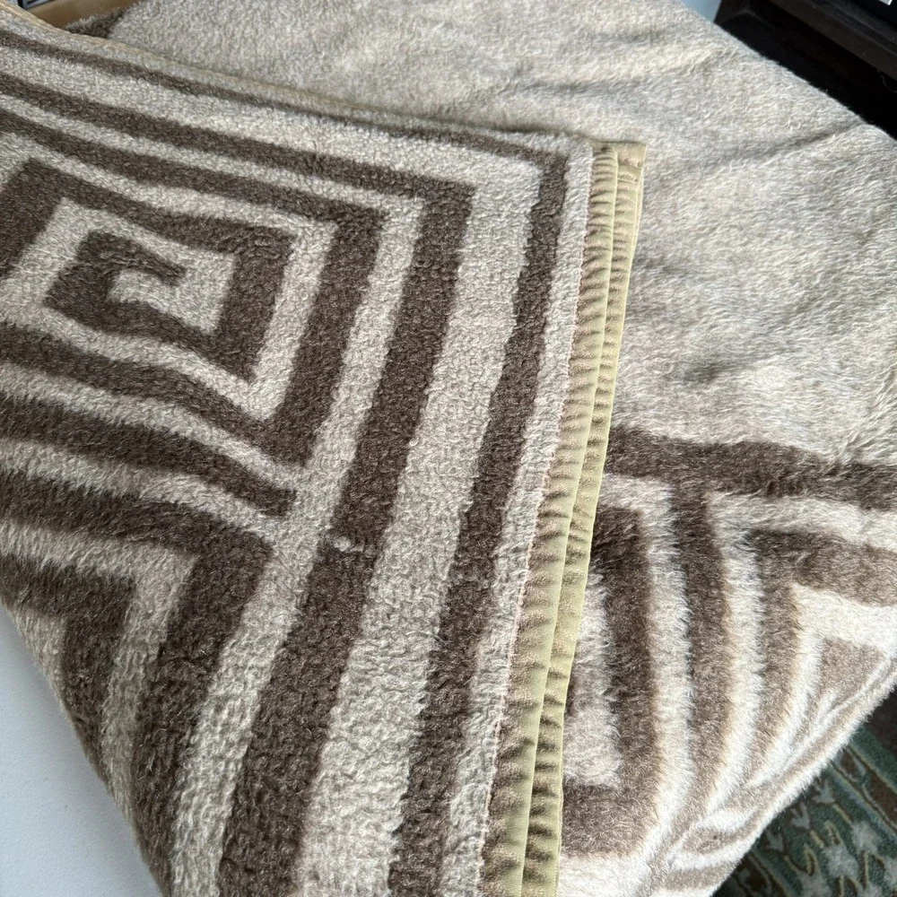 Vtg Biederlack Reversible Blanket Beige Brown Greek Key Border 91x92
